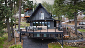 Modern A-frame cabin in Cavebay for 14 guests